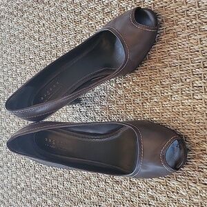 axcess by liz claiborne brown leather heels with cream stitching.  Size 9.5.